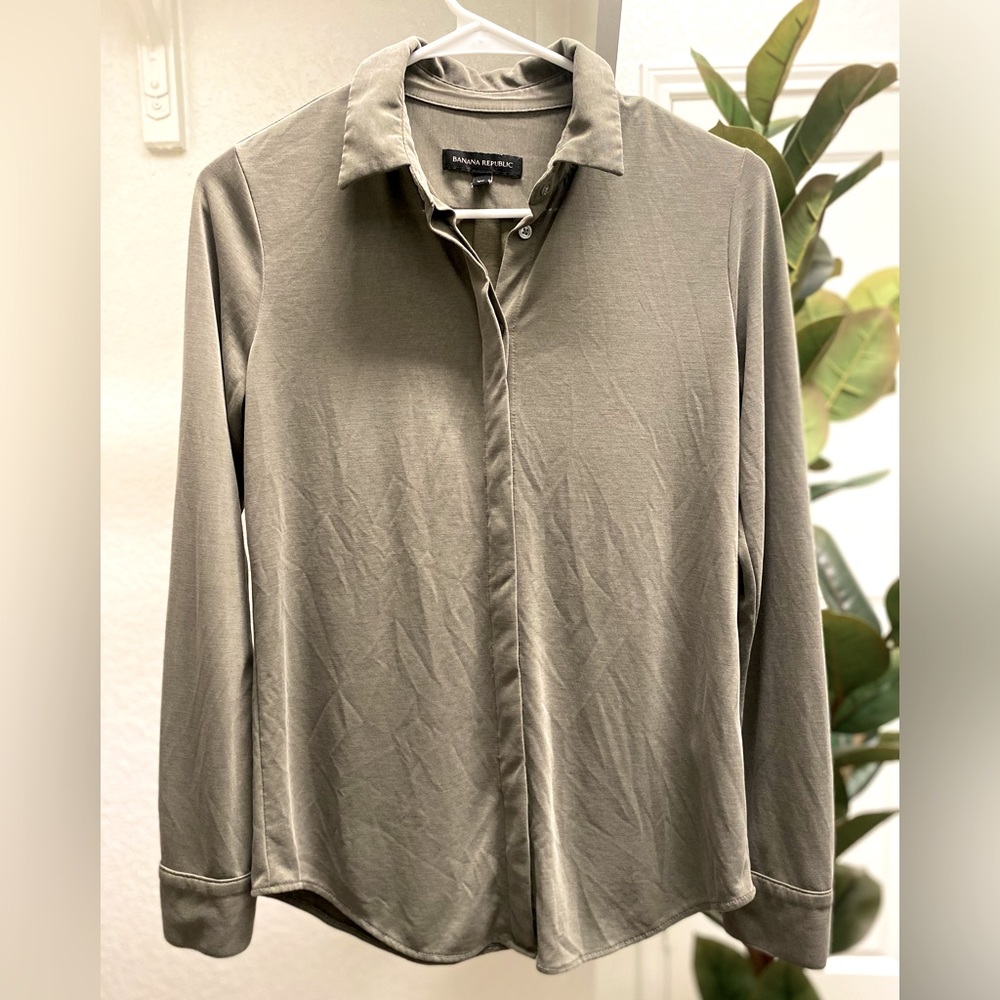🤍Like New!!! Banana Republic Button Down🤍